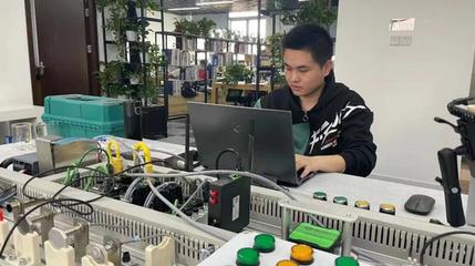 连摘三金！长宁代表队在上海市第一届职业技能大赛网络技术服务项目中表现抢眼